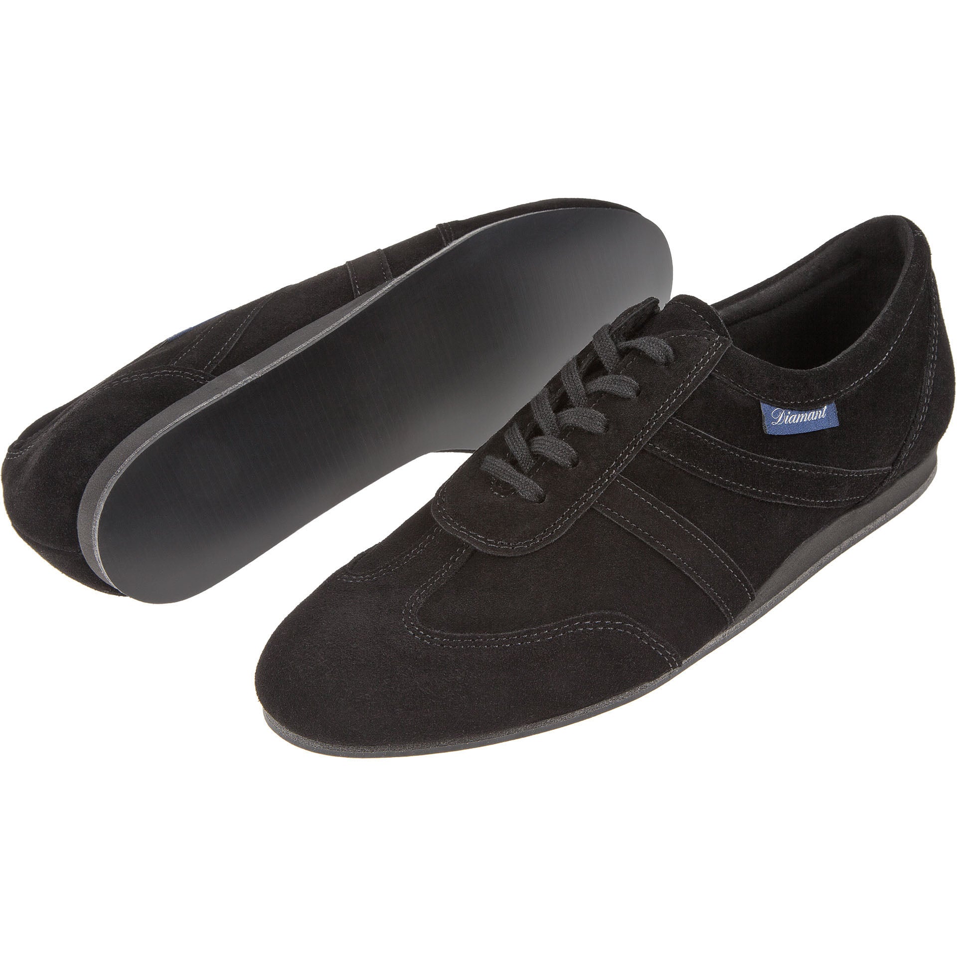Der 133 Tanzsneaker von Diamant in Schwarz verfügt über Vario Spin-Sohlen und wird mit einem Schuh aufrecht und dem anderen auf der Seite präsentiert.